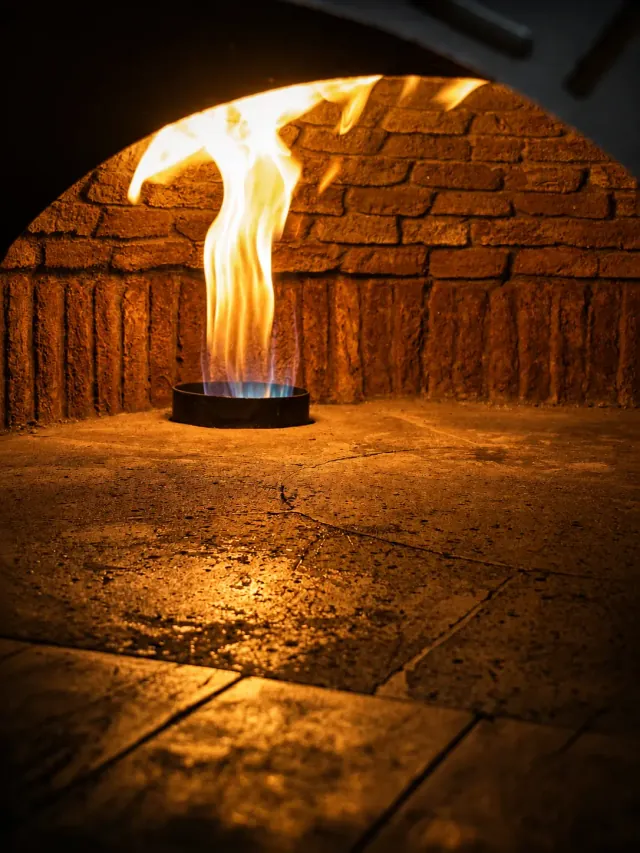 The wood-fired Neapolitan pizza oven at Leo’s Beach Bar